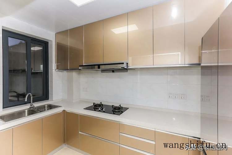 订婚了戒指戴哪个手指?女性应该戴在哪只手指上? 订婚了戒指戴哪个手指?女性应该戴在哪只手指上?