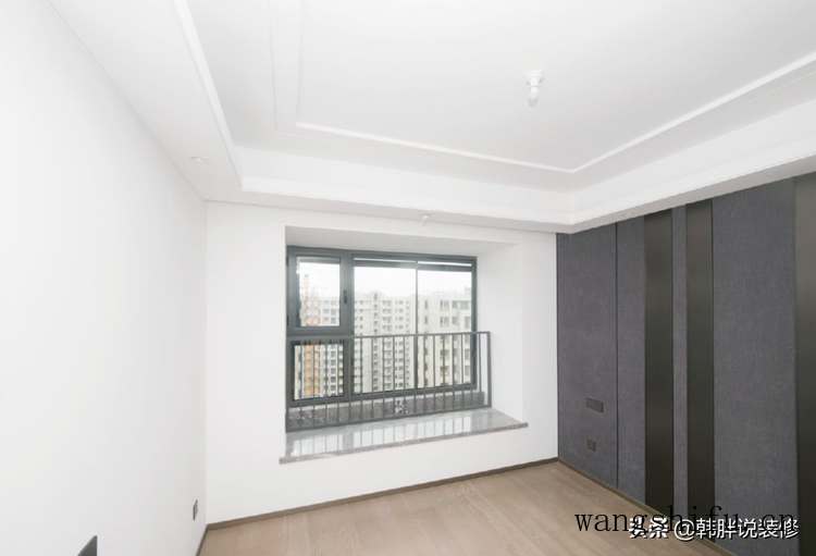 140㎡坚持穷装,光秃秃的大白墙,不做任何收纳,省钱到了极致 140㎡坚持穷装,光秃秃的大白墙,不做任何收纳,省钱到了极致