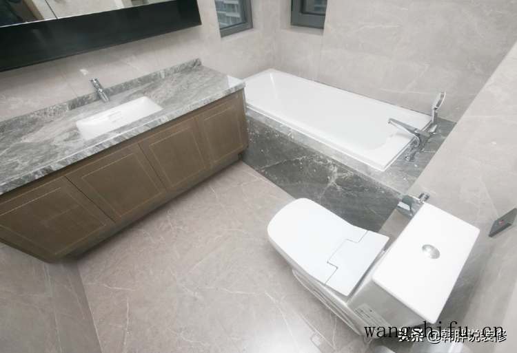 140㎡坚持穷装,光秃秃的大白墙,不做任何收纳,省钱到了极致 140㎡坚持穷装,光秃秃的大白墙,不做任何收纳,省钱到了极致