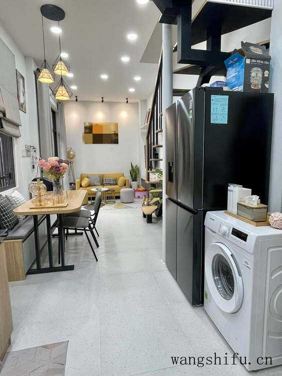 占地28㎡老房,挂了3年没卖掉,重装2层变3层,留给女儿自住挺好 占地28㎡老房,挂了3年没卖掉,重装2层变3层,留给女儿自住挺好