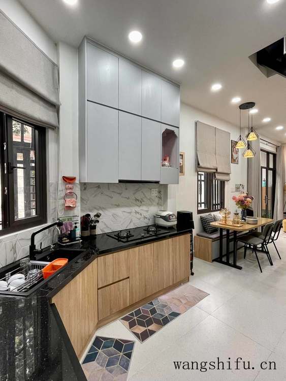 占地28㎡老房,挂了3年没卖掉,重装2层变3层,留给女儿自住挺好 占地28㎡老房,挂了3年没卖掉,重装2层变3层,留给女儿自住挺好