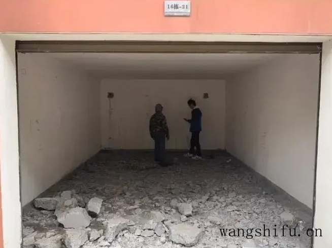 花5万把车库改造成住房,不到25平,变成老人的理想居所(20平车库改造住人图片) 花5万把车库改造成住房,不到25平,变成老人的理想居所(20平车库改造住人图片)