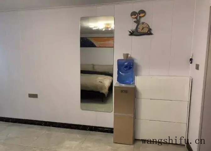 花5万把车库改造成住房,不到25平,变成老人的理想居所(20平车库改造住人图片) 花5万把车库改造成住房,不到25平,变成老人的理想居所(20平车库改造住人图片)